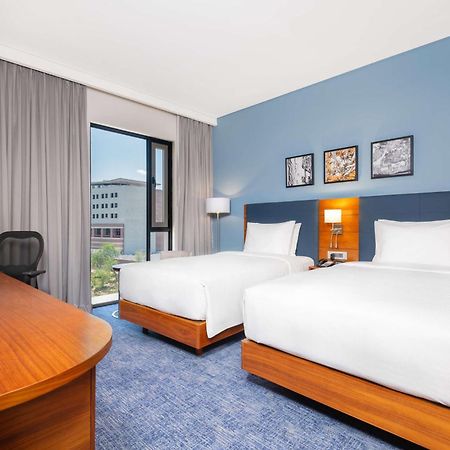 Hilton Garden Inn Виндхук Экстерьер фото