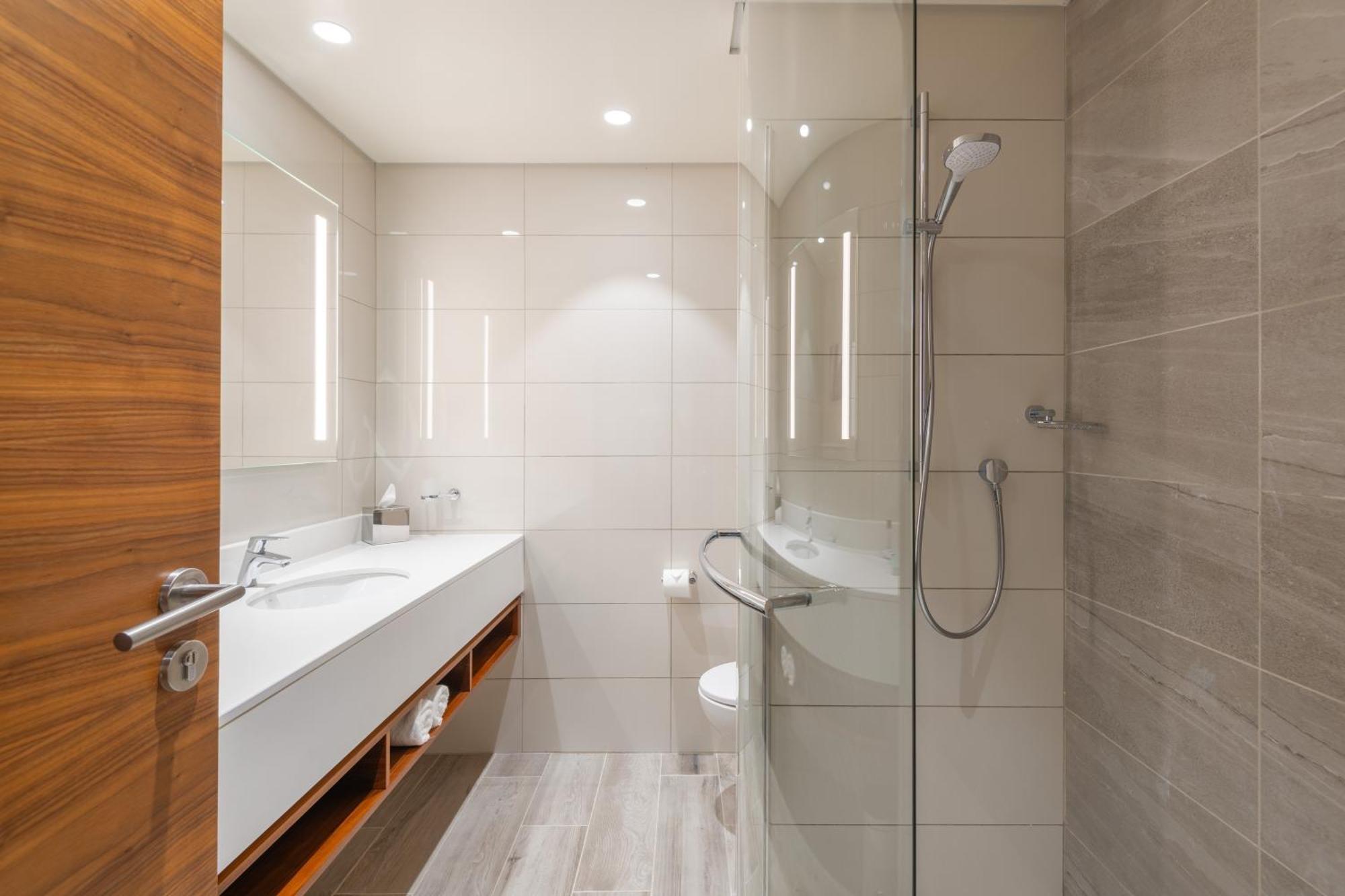 Hilton Garden Inn Виндхук Экстерьер фото