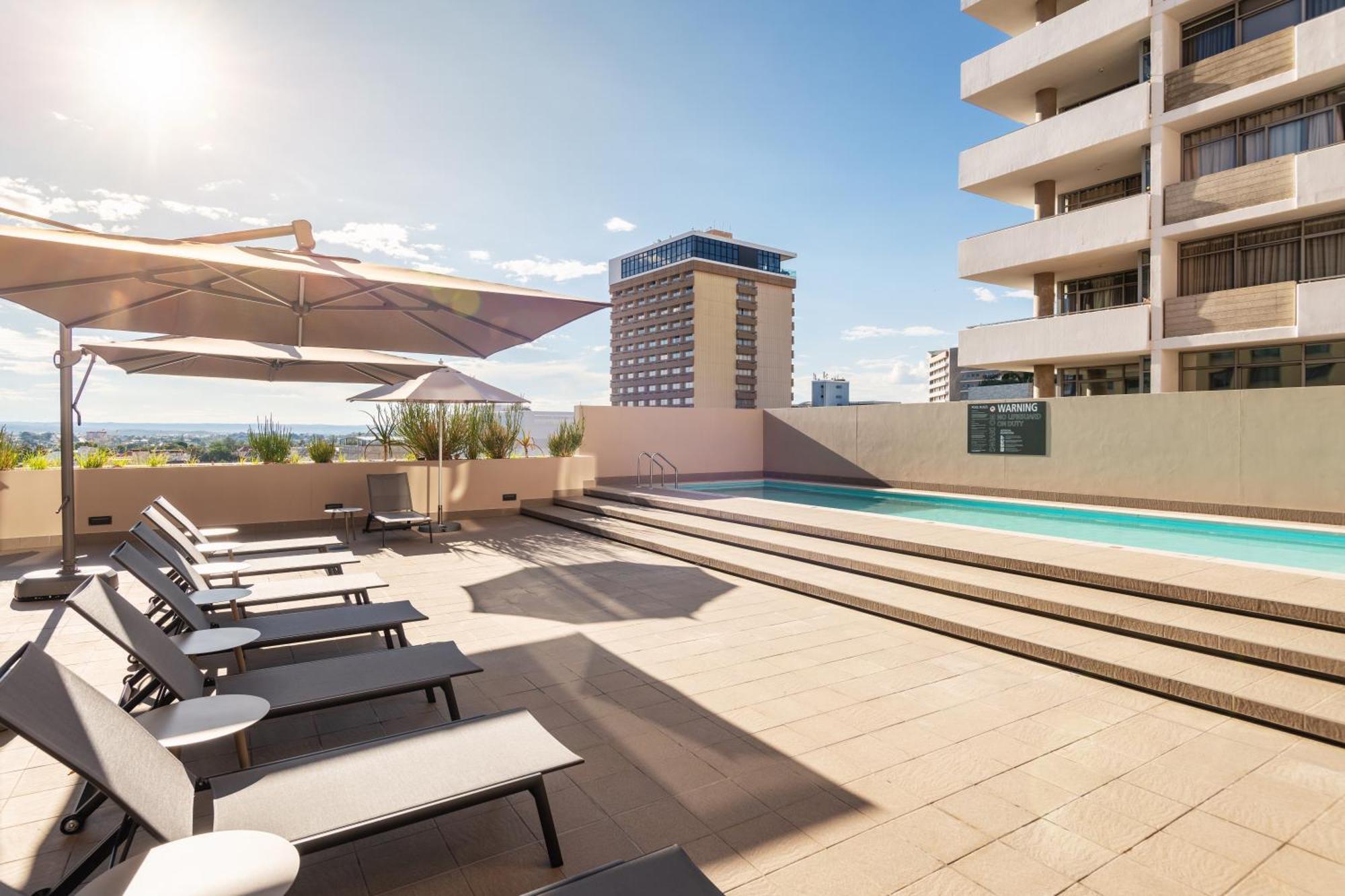 Hilton Garden Inn Виндхук Экстерьер фото