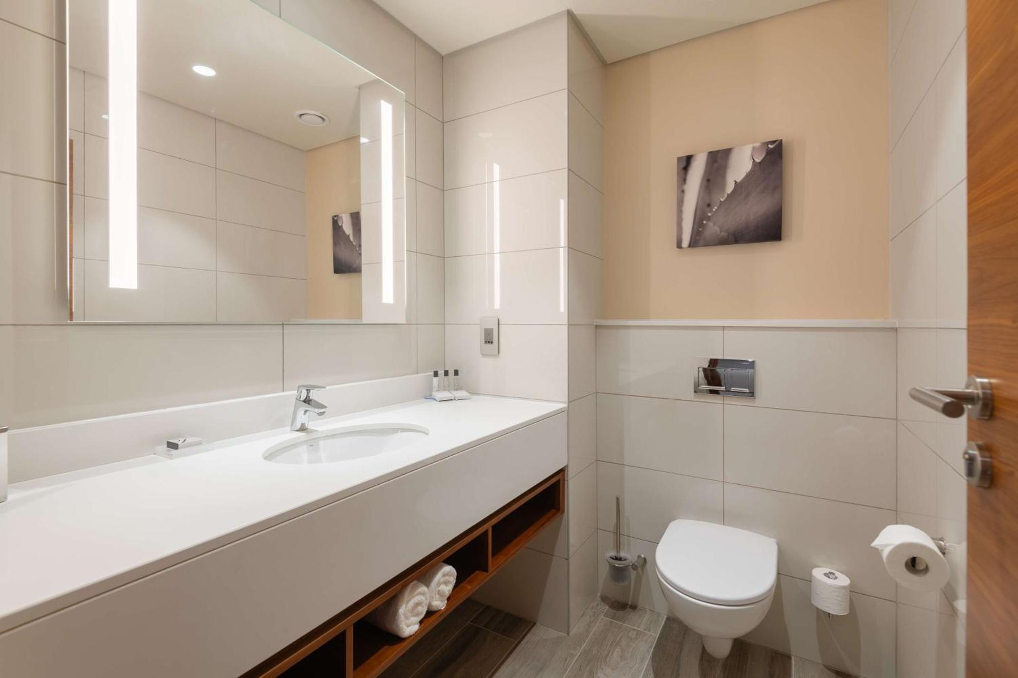 Hilton Garden Inn Виндхук Экстерьер фото
