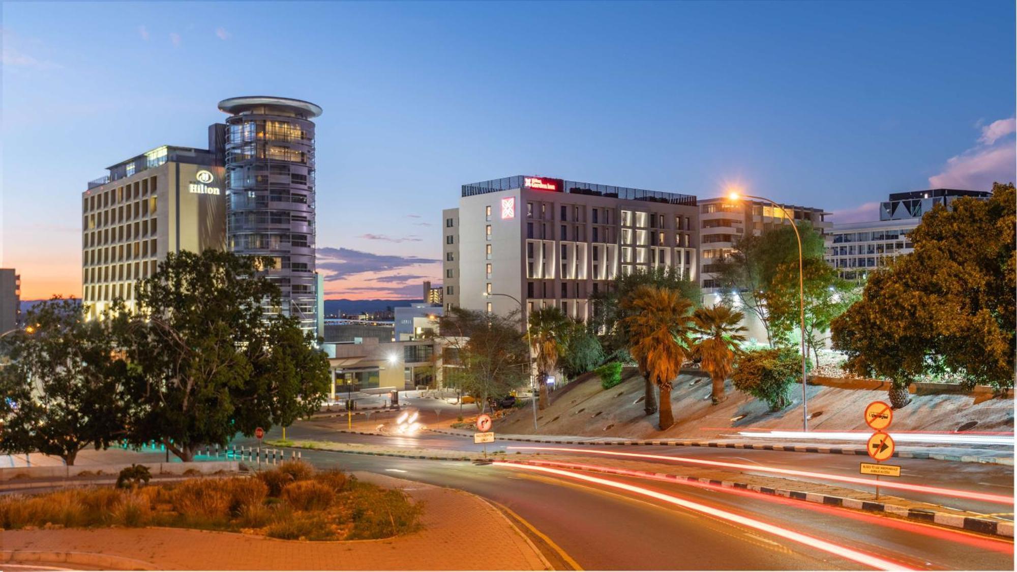 Hilton Garden Inn Виндхук Экстерьер фото